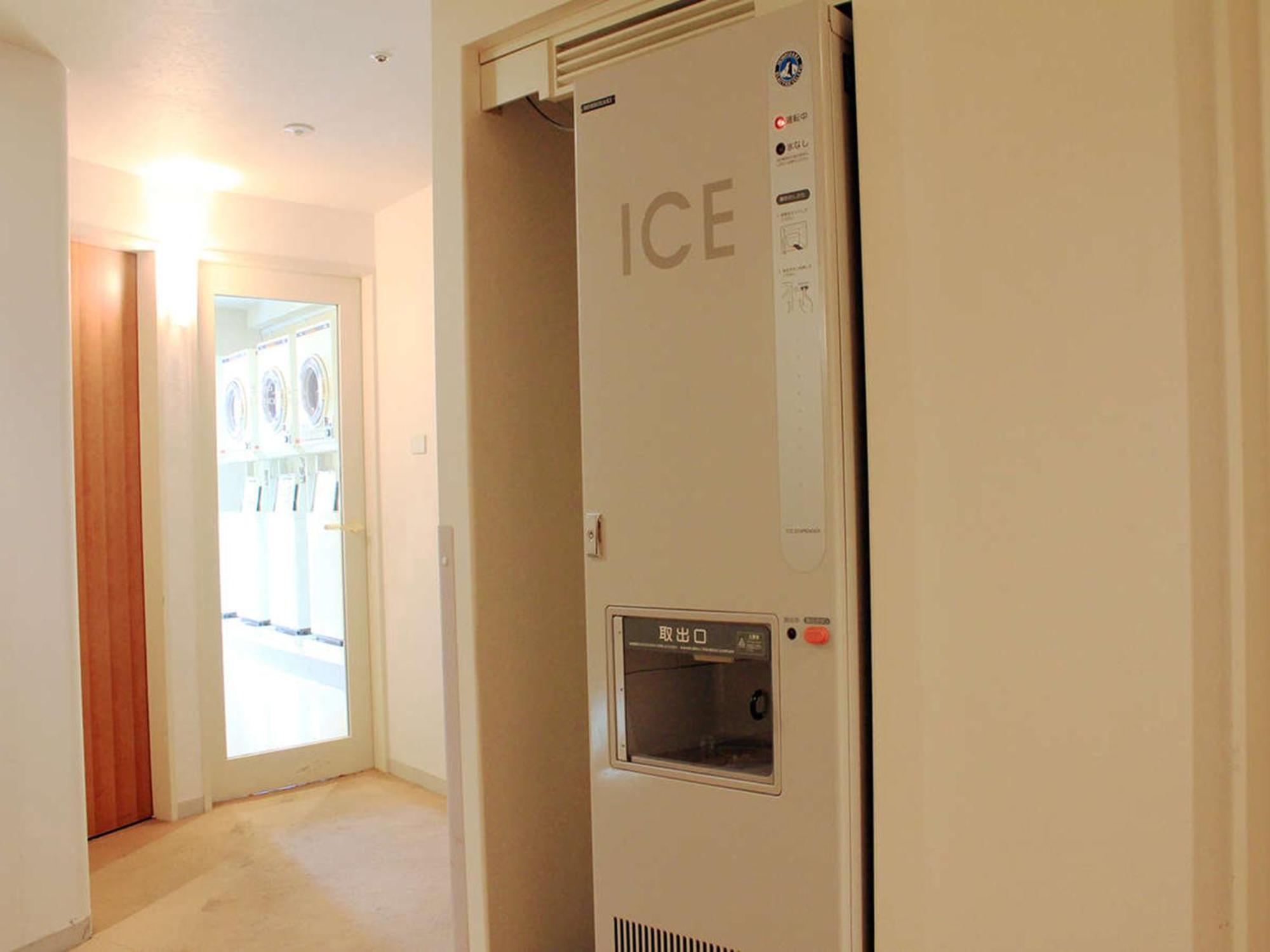 Sapporo Prince Hotel Buitenkant foto A residential ice vending machine