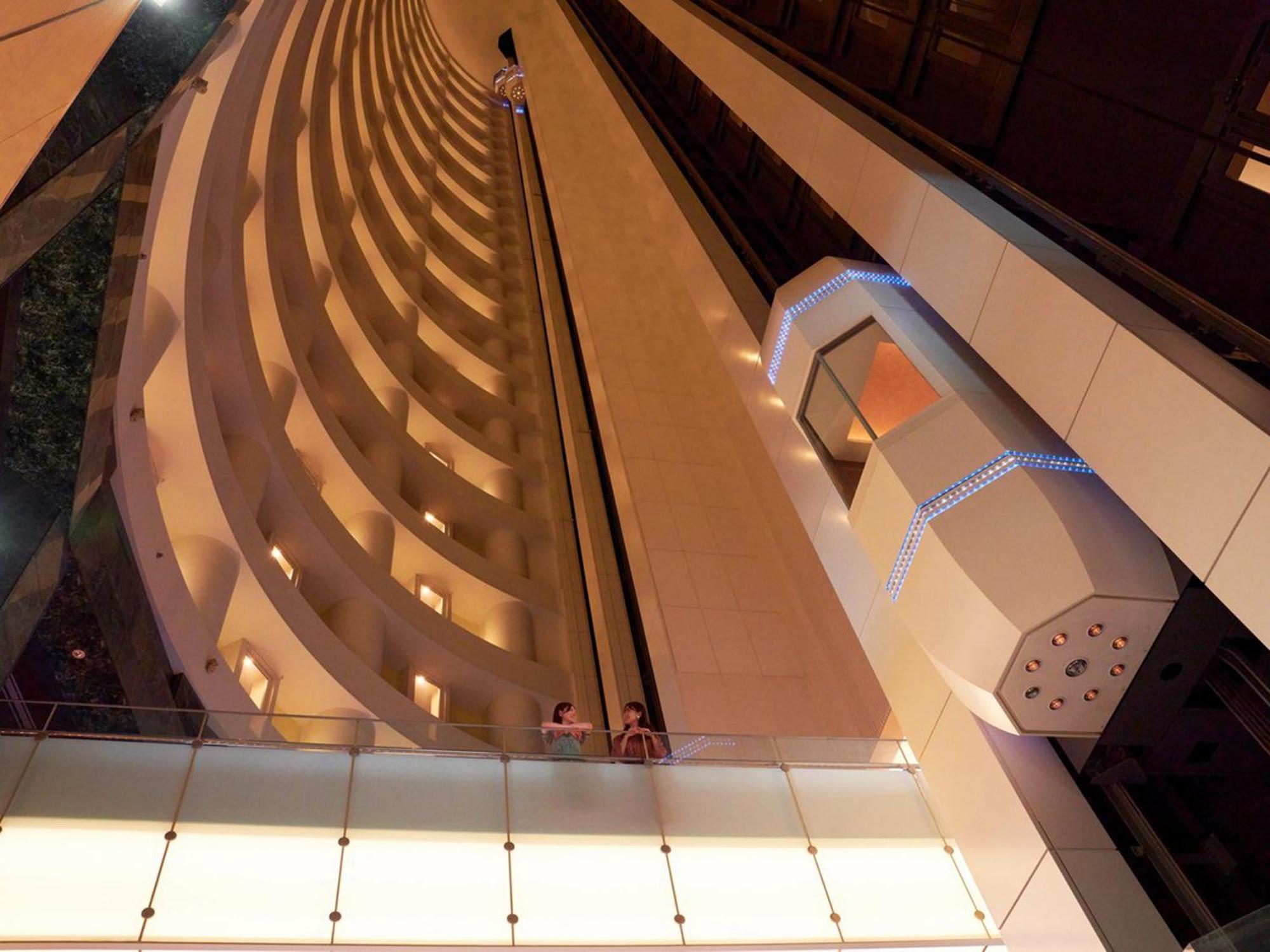 Sapporo Prince Hotel Buitenkant foto The elevators