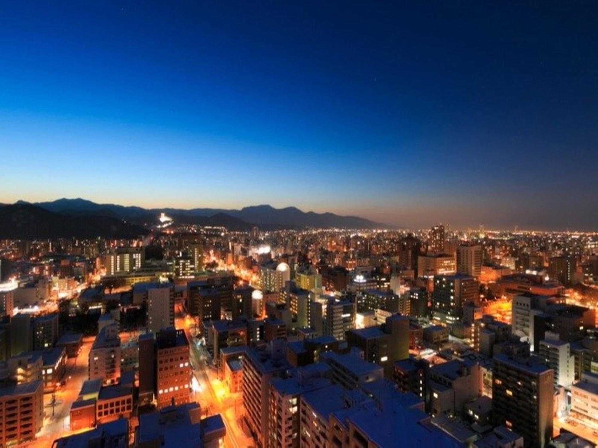 Sapporo Prince Hotel Buitenkant foto Santiago skyline at night