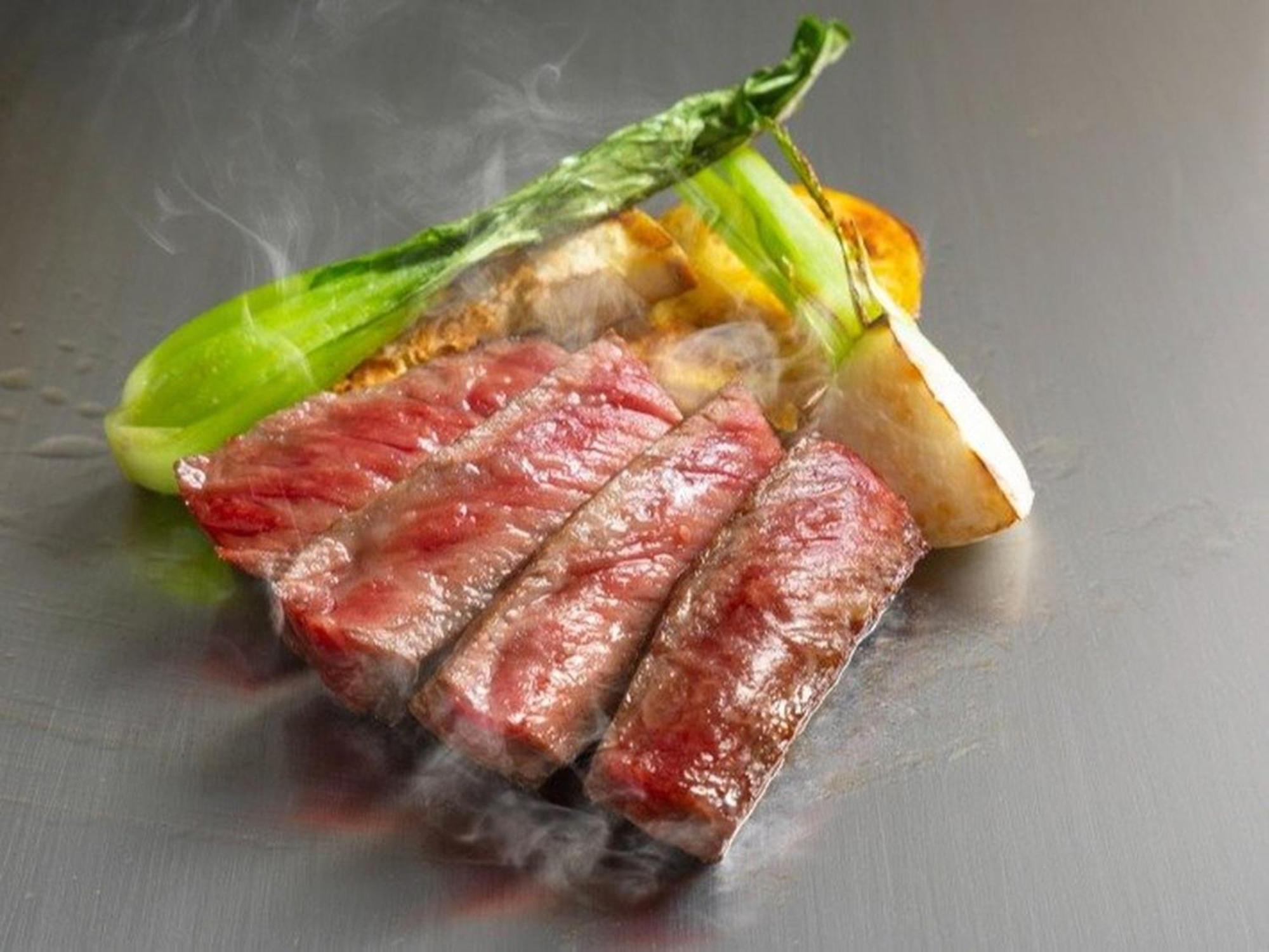 Sapporo Prince Hotel Buitenkant foto A steak prepared using the cooking technique of sous-vide